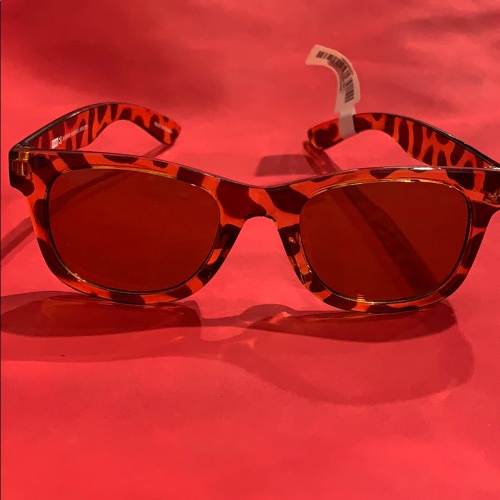 Kids leopard print sunglasses